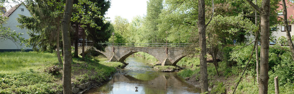 Brücke über die Weissach bei der Bäckerei Trefz
